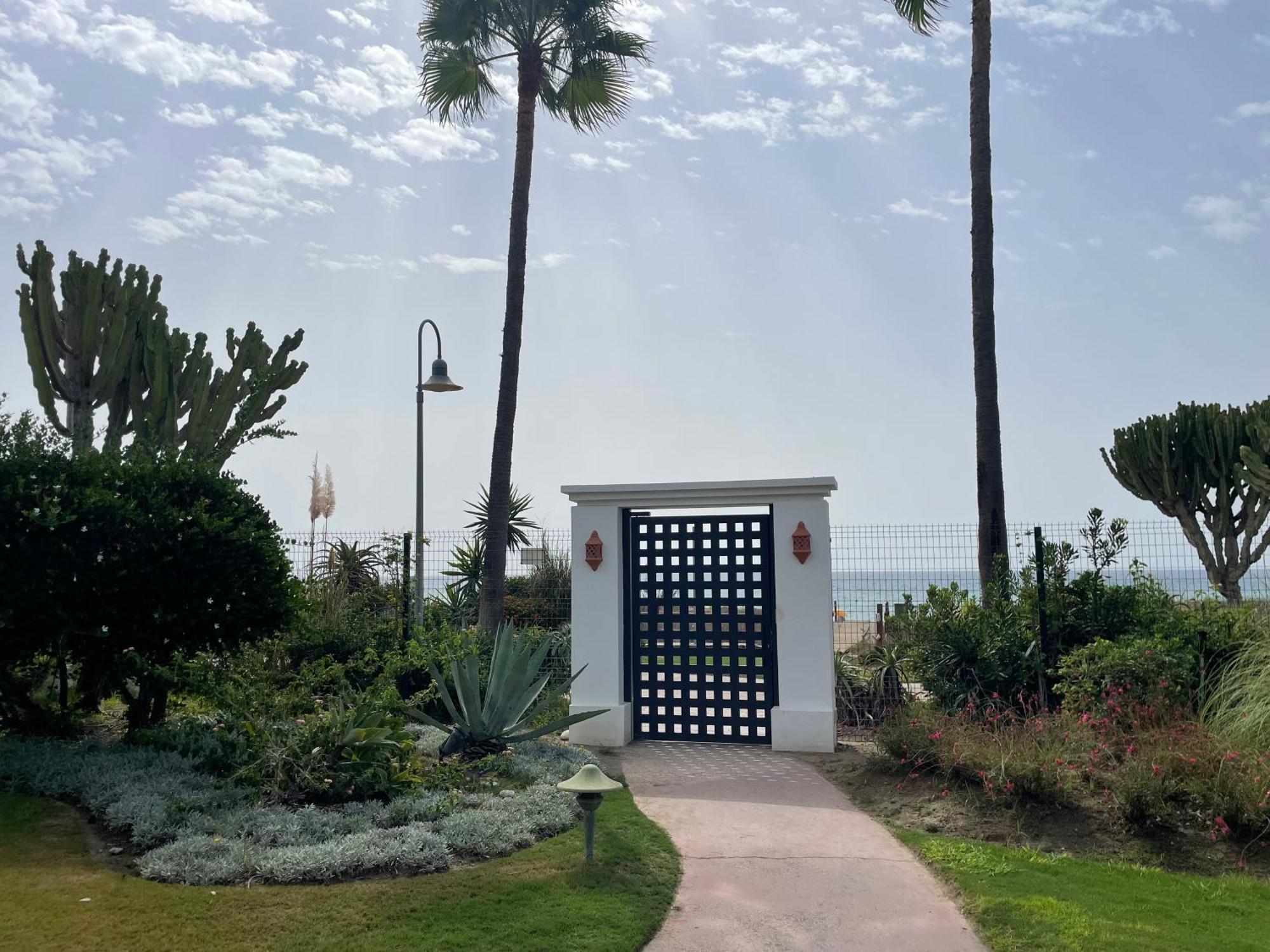 Apartment Costalita, Direct Beach Access, Ground Floor, Salt Water Pool Estepona Bagian luar foto